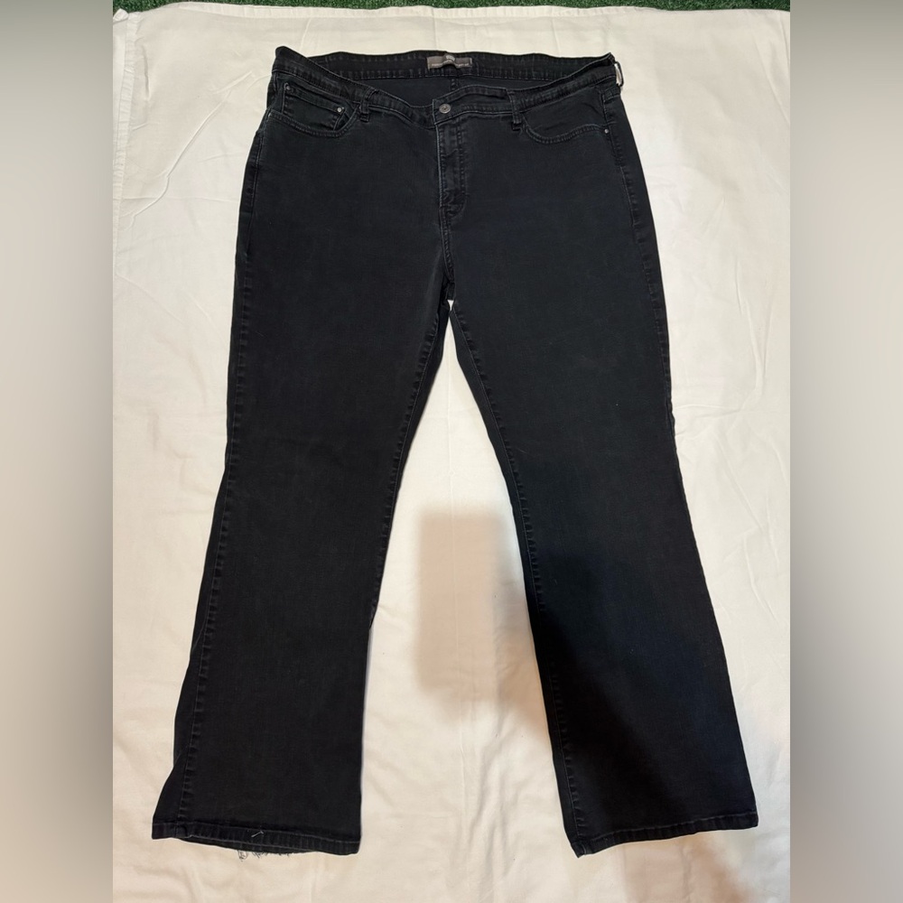 Levi’s 512 Perfectly Shaping Bootcut Jeans – Black Denim with Rhinestone Pockets